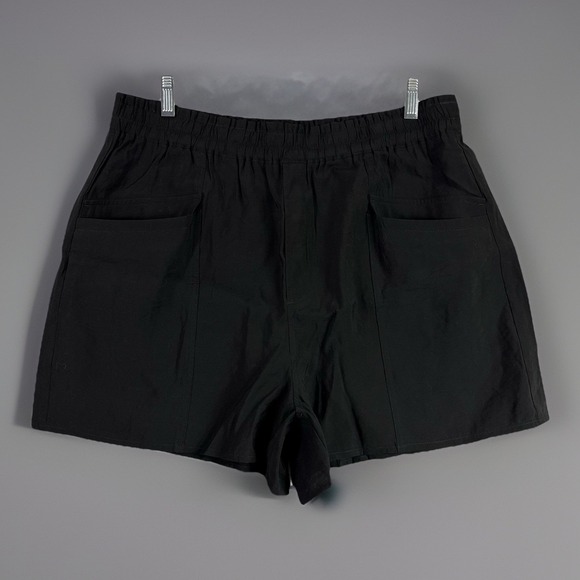 Madewell Pants - Madewell pull on cargo shorts womens large black lightweight